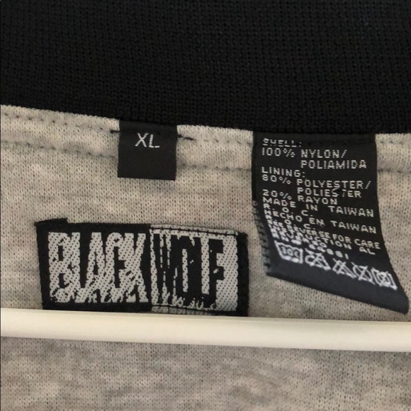 Black Wolf PullOver XL - Picture 2 of 3